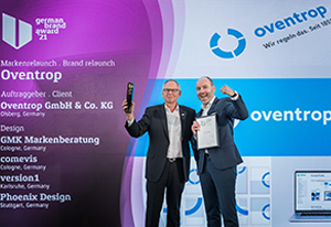 Preisverleihung "German Brand Award '21" an Bernhard Schaub (Leiter Vertrieb und Marketing) und  Michael Scheller (Leiter Marketing und Produktmanagement)